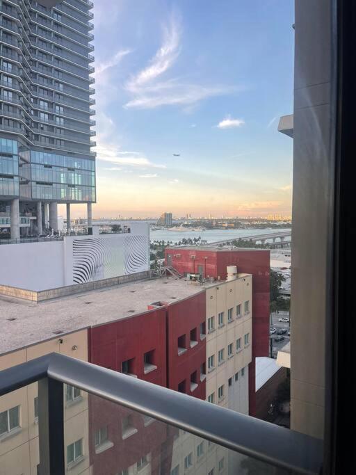 Vibrant Studio Downtown Miami Apartment Exterior photo