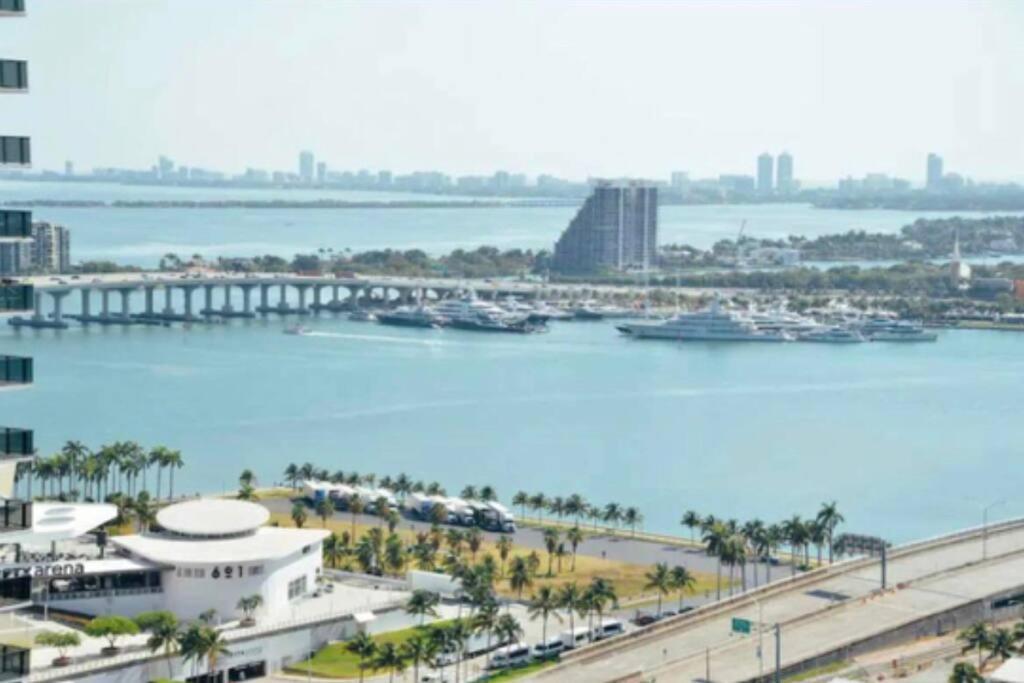 Vibrant Studio Downtown Miami Apartment Exterior photo